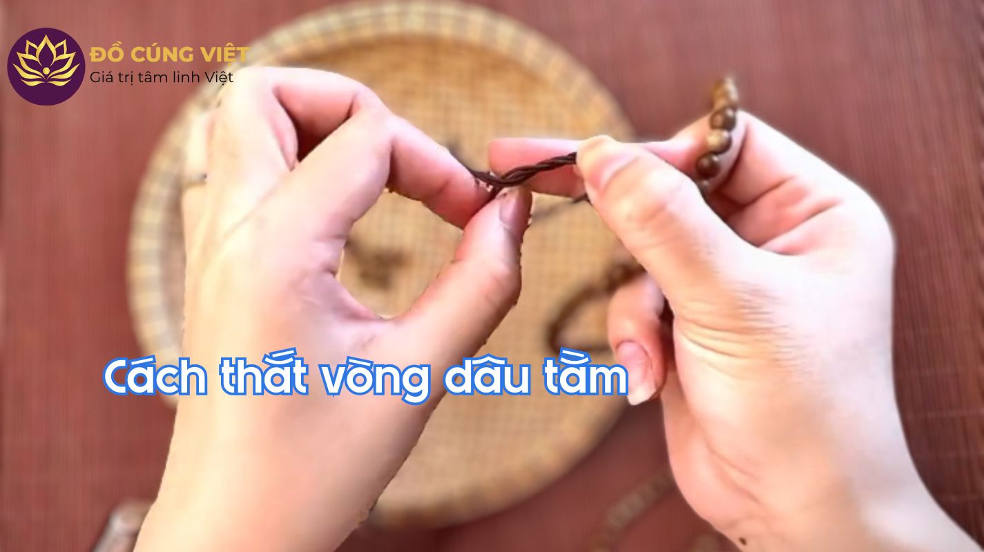 Cách thắt vòng dâu tằm